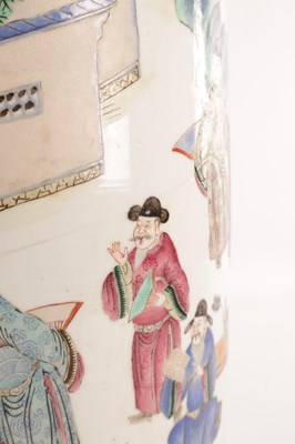 Lot 132 - AN 18TH / 19TH CENTURY CHINESE FAMILLE ROSE VASE
