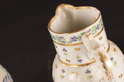Lot 94 - A LATE 18TH CENTURY CAUGHLEY PORCELAIN CABBAGE LEAF MOULDED JUG