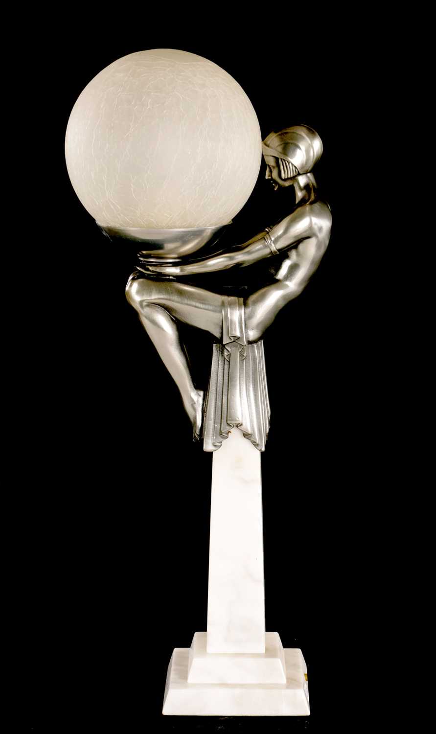Lot 922 - AN ART DECO FIGURAL TABLE LAMP