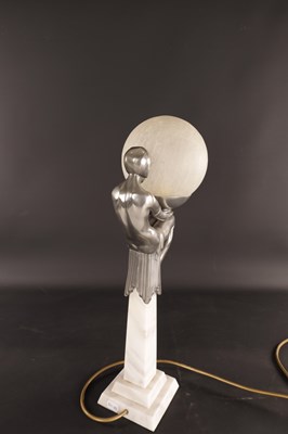 Lot 922 - AN ART DECO FIGURAL TABLE LAMP
