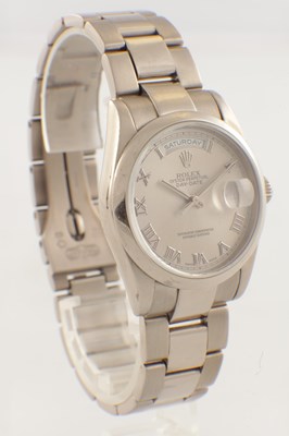 Lot 1446 - A GENTLEMAN’S 18CT WHITE GOLD ROLEX DAY DATE WRIST WATCH