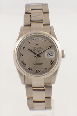 Lot 1446 - A GENTLEMAN’S 18CT WHITE GOLD ROLEX DAY DATE WRIST WATCH