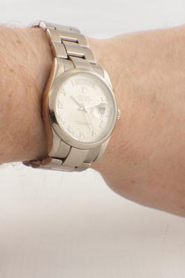 Lot 1446 - A GENTLEMAN’S 18CT WHITE GOLD ROLEX DAY DATE WRIST WATCH