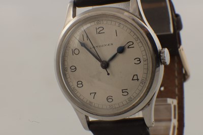 Lot 1404 - A GENTLEMAN'S VINTAGE STEEL LONGINES WRISTWATCH