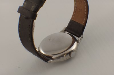 Lot 1404 - A GENTLEMAN'S VINTAGE STEEL LONGINES WRISTWATCH