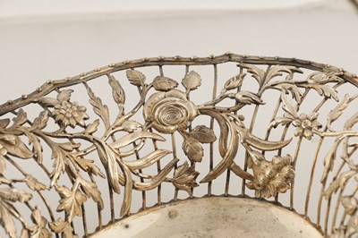Lot 368 - A GEORGE III SILVER FRUIT BASKET