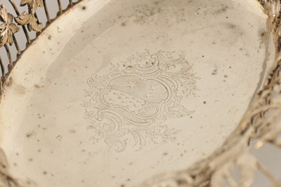 Lot 368 - A GEORGE III SILVER FRUIT BASKET