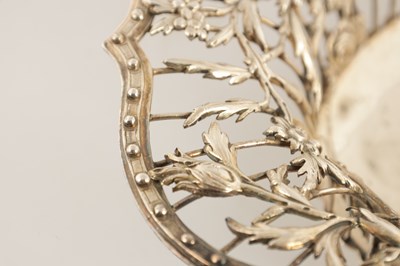 Lot 368 - A GEORGE III SILVER FRUIT BASKET