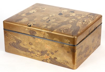 Lot 105 - A LARGE JAPANESE MEIJI PERIOD GOLD LACQUERED...
