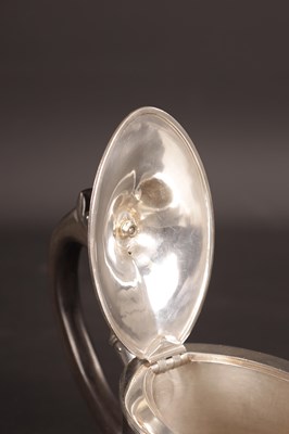 Lot 479 - AN EARLY 19TH CENTURY COLONIAL SILVER OVAL DRUM SHAPED TEAPOT
