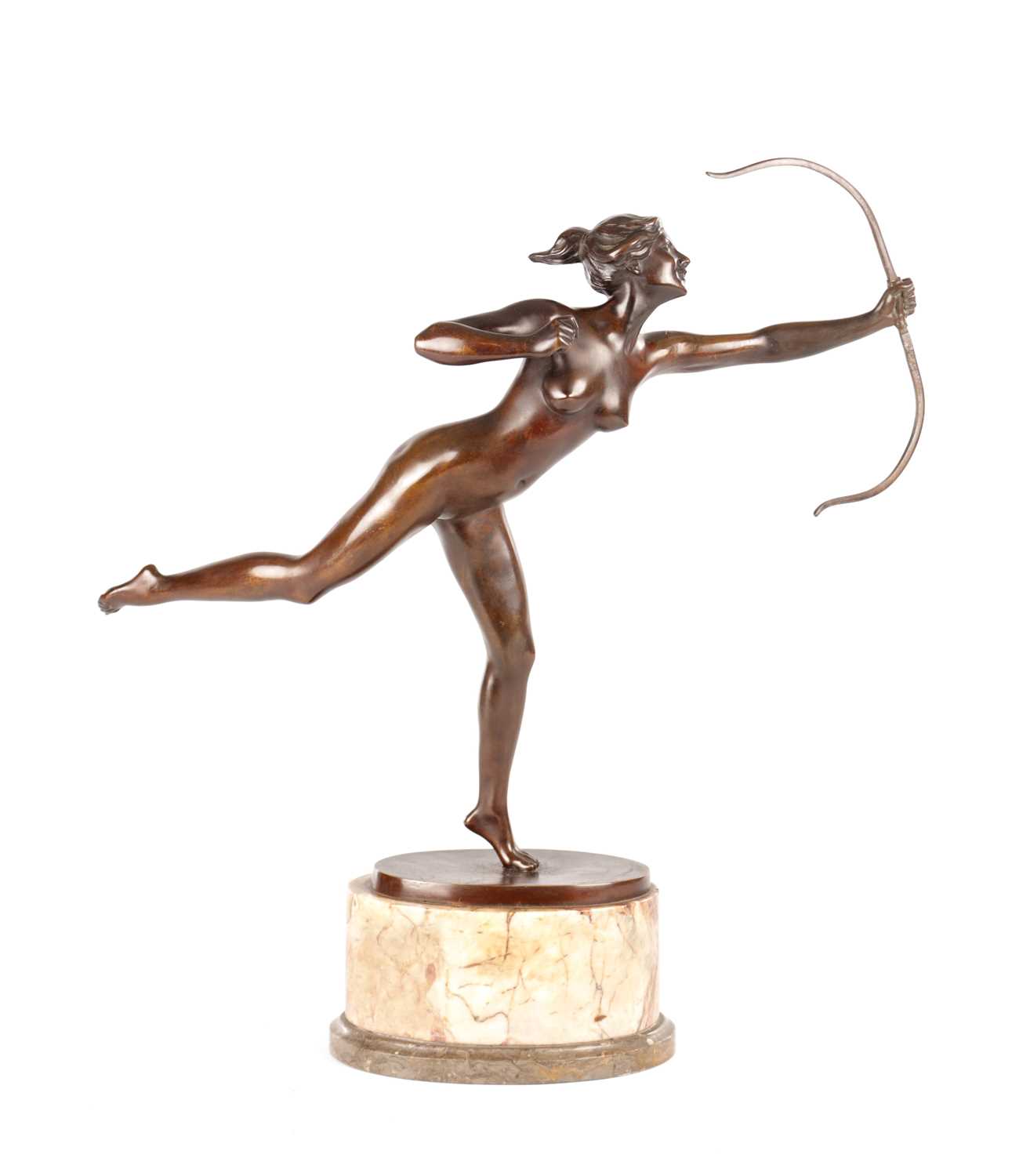 Lot 885 - AN EARLY 20TH CENTURY ART DECO STYLE FIGURAL BRONZE OF DIANA THE HUNTRESS