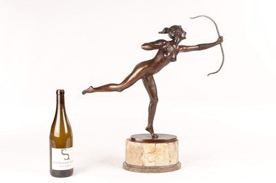 Lot 885 - AN EARLY 20TH CENTURY ART DECO STYLE FIGURAL BRONZE OF DIANA THE HUNTRESS