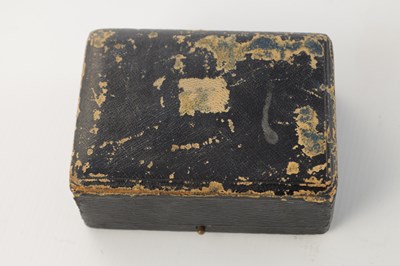 Lot 857 - A MID 19TH CENTURY SWISS TORTOISESHELL SINGING MUSICAL BIRD BOX