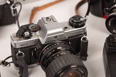 Lot 960 - A COLLECTION OF MODERN CAMERAS, LENSES & ACCESSORIES