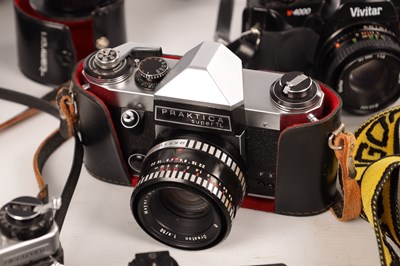 Lot 960 - A COLLECTION OF MODERN CAMERAS, LENSES & ACCESSORIES