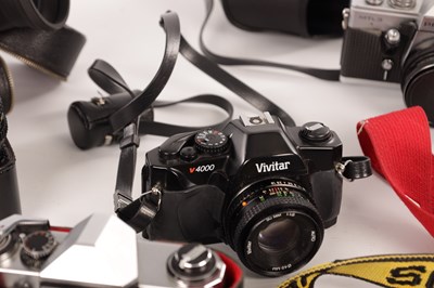 Lot 960 - A COLLECTION OF MODERN CAMERAS, LENSES & ACCESSORIES