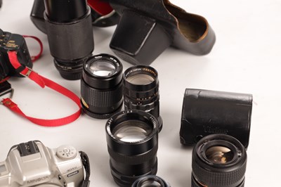 Lot 960 - A COLLECTION OF MODERN CAMERAS, LENSES & ACCESSORIES