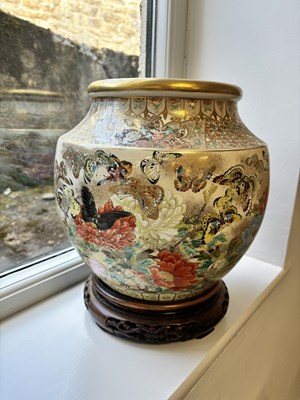 Lot 305 - A FINE JAPANESE MEIJI PERIOD SATSUMA VASE