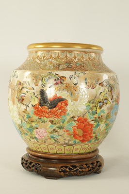 Lot 305 - A FINE JAPANESE MEIJI PERIOD SATSUMA VASE