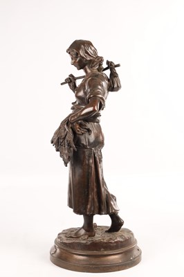 Lot 911 - EUGENE AIZELIN (1821-1902). A LATE 19TH CENTURY FIGURAL BRONZE SCULPTURE OF A LADY