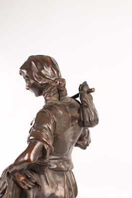 Lot 911 - EUGENE AIZELIN (1821-1902). A LATE 19TH CENTURY FIGURAL BRONZE SCULPTURE OF A LADY