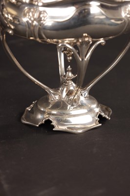 Lot 359 - A FINE PAIR OF ART NOUVEAU SILVER BON BON DISHES