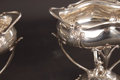 Lot 359 - A FINE PAIR OF ART NOUVEAU SILVER BON BON DISHES
