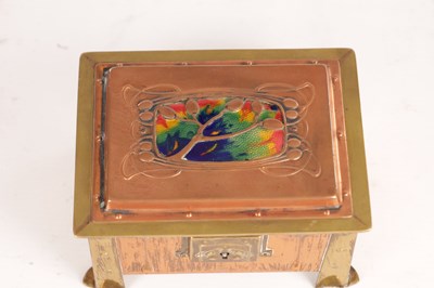Lot 936 - A STYLISH ARTS AND CRAFTS MIXED MEDIA JEWELLERY BOX IN THE MANNER OF ARCHIBALD KNOX