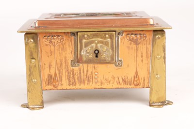 Lot 936 - A STYLISH ARTS AND CRAFTS MIXED MEDIA JEWELLERY BOX IN THE MANNER OF ARCHIBALD KNOX