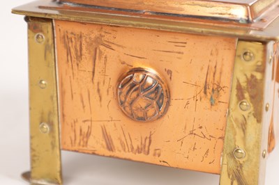 Lot 936 - A STYLISH ARTS AND CRAFTS MIXED MEDIA JEWELLERY BOX IN THE MANNER OF ARCHIBALD KNOX