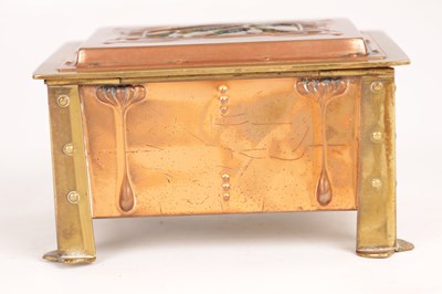 Lot 936 - A STYLISH ARTS AND CRAFTS MIXED MEDIA JEWELLERY BOX IN THE MANNER OF ARCHIBALD KNOX