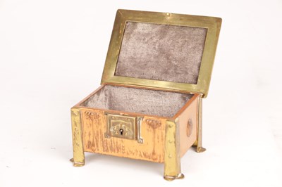 Lot 936 - A STYLISH ARTS AND CRAFTS MIXED MEDIA JEWELLERY BOX IN THE MANNER OF ARCHIBALD KNOX