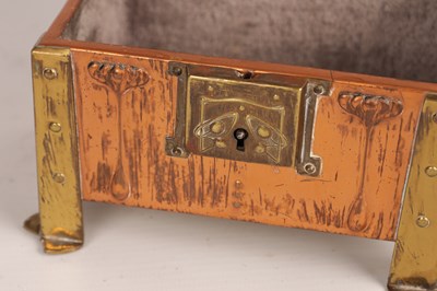 Lot 936 - A STYLISH ARTS AND CRAFTS MIXED MEDIA JEWELLERY BOX IN THE MANNER OF ARCHIBALD KNOX