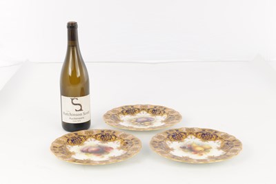 Lot 77 - A SET OF 3 FINE ROYAL WORCESTER FRUIT CABINET PLATES BY A SHUCK AND F.PHILLIPS
