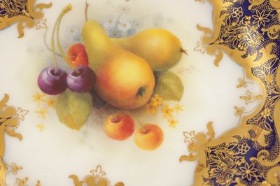 Lot 77 - A SET OF 3 FINE ROYAL WORCESTER FRUIT CABINET PLATES BY A SHUCK AND F.PHILLIPS