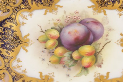 Lot 77 - A SET OF 3 FINE ROYAL WORCESTER FRUIT CABINET PLATES BY A SHUCK AND F.PHILLIPS