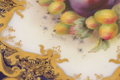 Lot 77 - A SET OF 3 FINE ROYAL WORCESTER FRUIT CABINET PLATES BY A SHUCK AND F.PHILLIPS