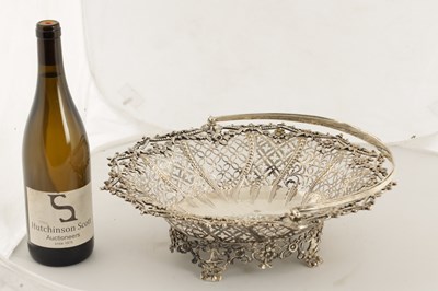 Lot 400 - A GEORGE III PIERCED SILVER FRUIT BASKET