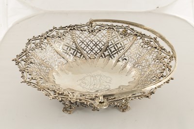 Lot 400 - A GEORGE III PIERCED SILVER FRUIT BASKET