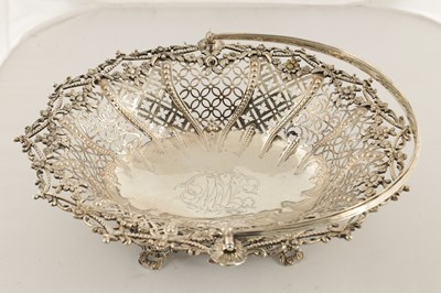 Lot 400 - A GEORGE III PIERCED SILVER FRUIT BASKET