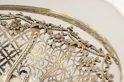 Lot 400 - A GEORGE III PIERCED SILVER FRUIT BASKET