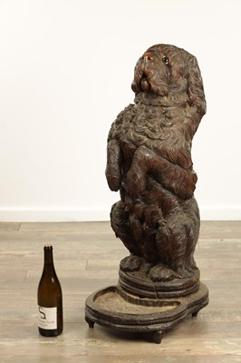 Lot 1141 - A RARE 19TH CENTURY BLACK FOREST CARVED LINDEN WOOD STICK STAND MODELLED AS A BEGGING DOG