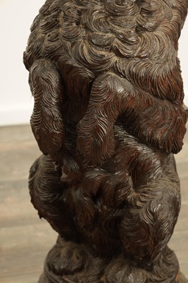 Lot 1141 - A RARE 19TH CENTURY BLACK FOREST CARVED LINDEN WOOD STICK STAND MODELLED AS A BEGGING DOG