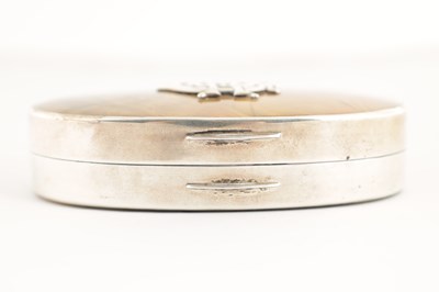 Lot 325 - A LARGE EDWARD VII SILVER AND HARD STONE OVAL SNUFF BOX