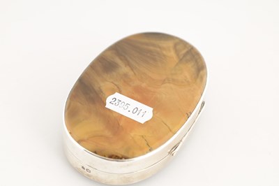 Lot 325 - A LARGE EDWARD VII SILVER AND HARD STONE OVAL SNUFF BOX