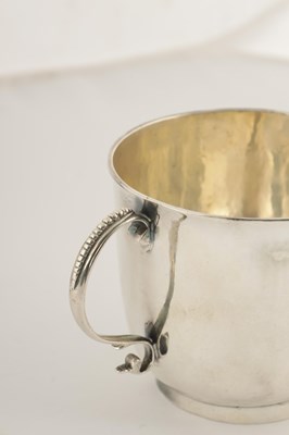 Lot 446 - A QUEEN ANNE SILVER PORRINGER