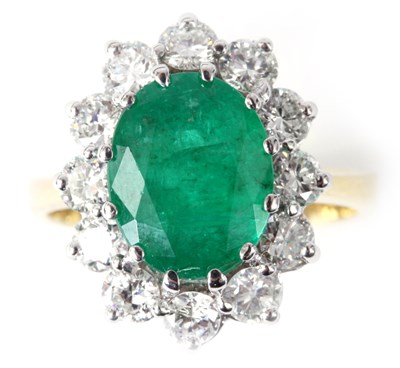 Lot 147 - A LADIES 18ct YELLOW AND WHITE GOLD EMERALD...