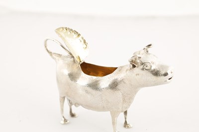 Lot 375 - AN EDWARD VII SILVER COW CREAMER