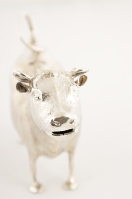 Lot 375 - AN EDWARD VII SILVER COW CREAMER