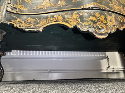 Lot 1239 - A 19TH CENTURY ITALIAN CHINOISERIE LACQUERED SERPENTINE SHAPED COMMODE